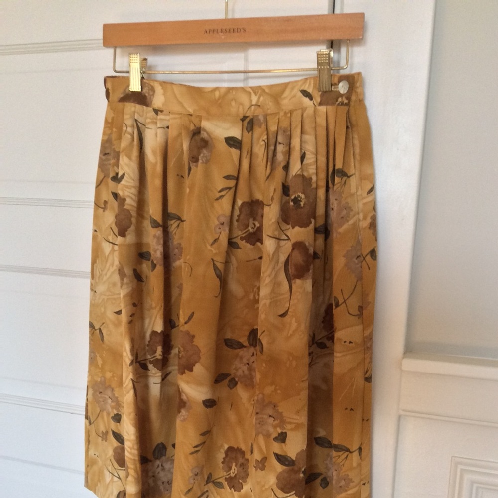 Vintage L.J.L. polyester size 12 skirt w/pockets
